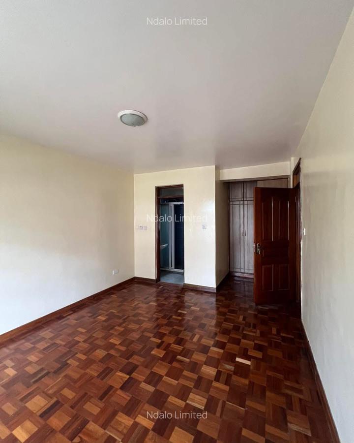5 Bed Townhouse with En Suite at Lavington - 7