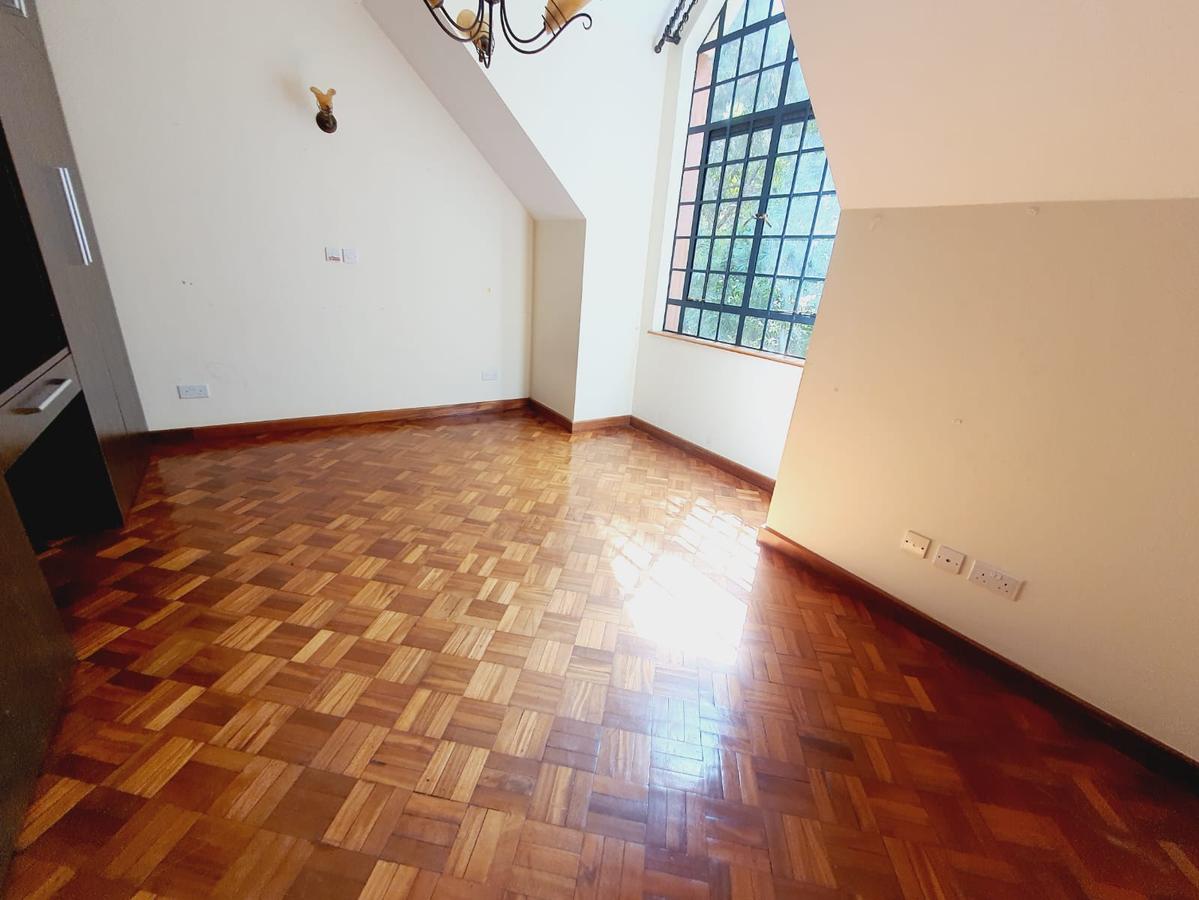4 Bed Townhouse with En Suite at Lavington - 13