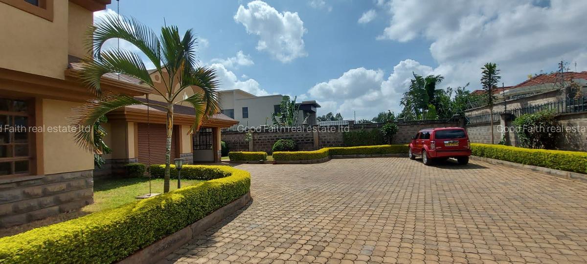 5 Bed House with En Suite in Runda - 4