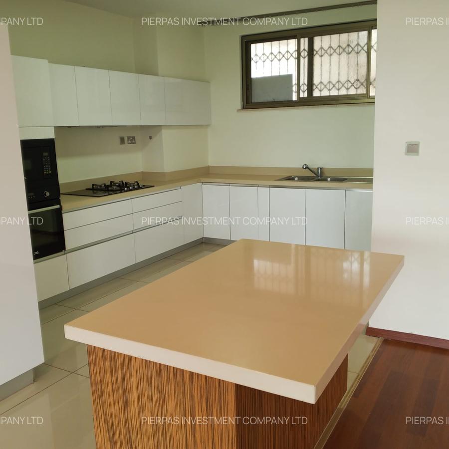 Serviced 3 Bed Apartment with En Suite in Parklands - 13