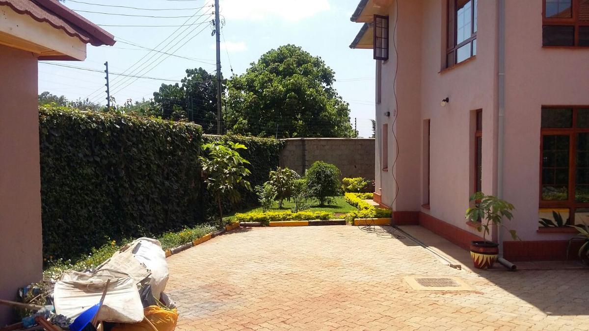 5 Bed House with Alarm in Runda - 6