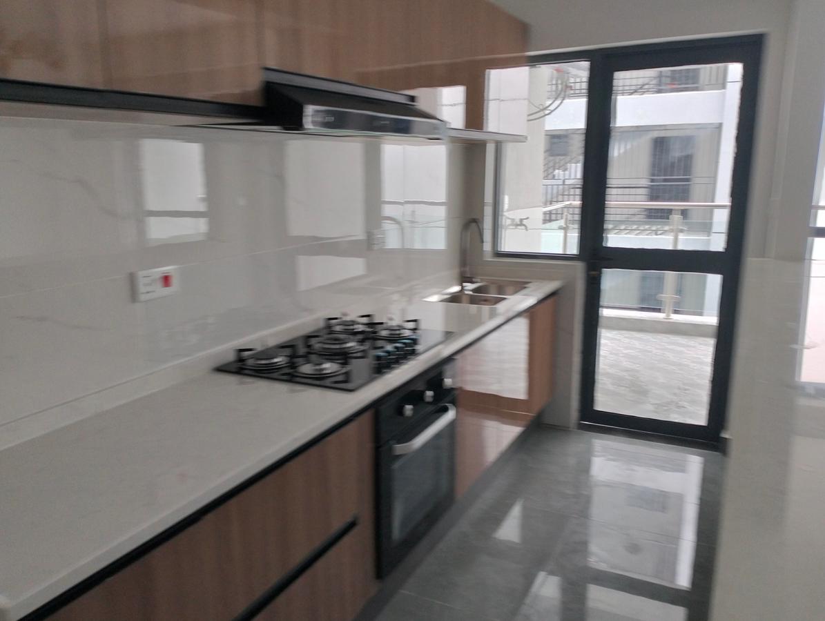 3 Bed Apartment with En Suite in Riverside - 3