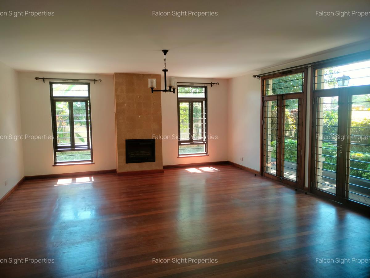 5 Bed Townhouse with Garden at Situated In Ambiance Neighborhood - 2