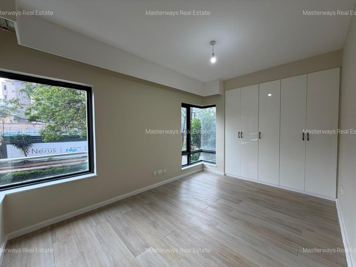 2 Bed Apartment with En Suite in Riverside - 5