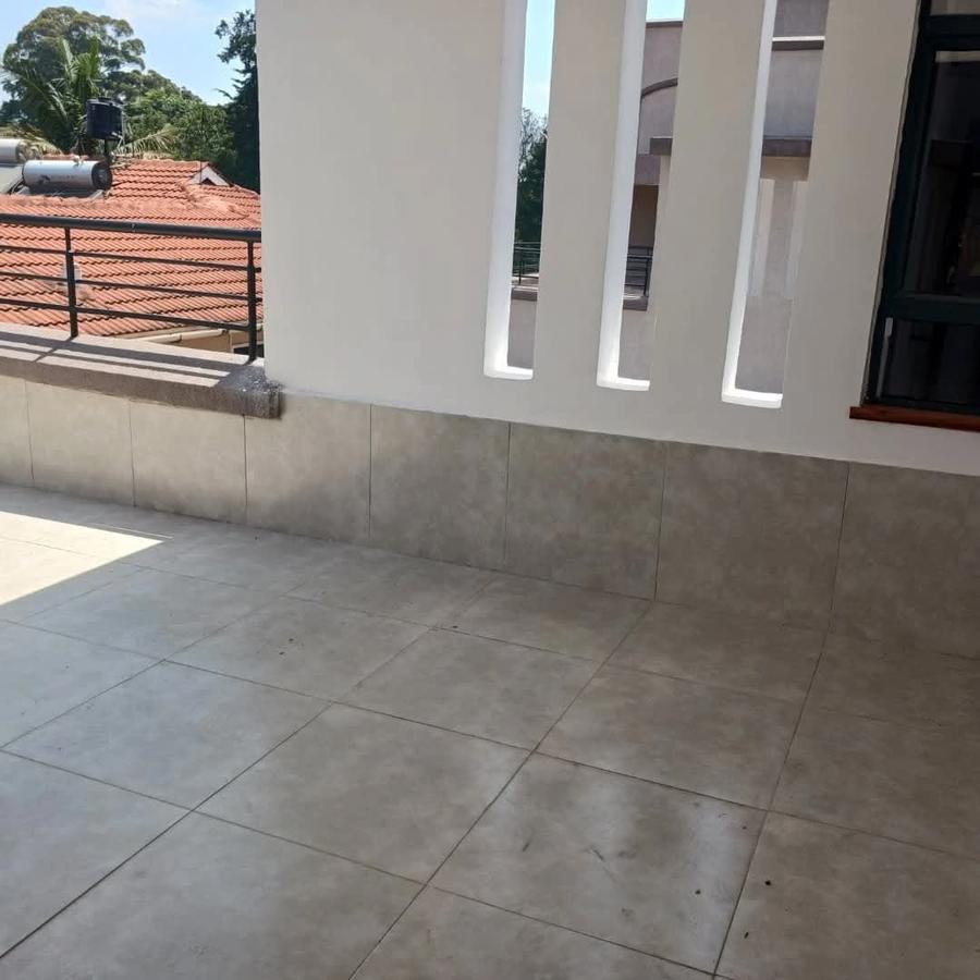 5 Bed Townhouse with En Suite at Lavington - 6