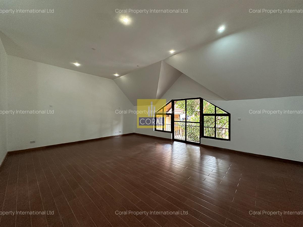 4 Bed Townhouse in Parklands - 14