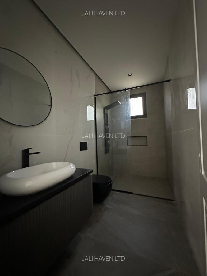 5 Bed Villa with En Suite in Lavington - 11