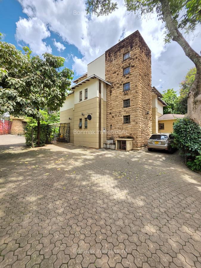 4 Bed Townhouse with En Suite at Lavington Green. - 12