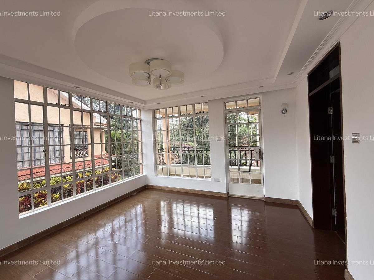 5 Bed Townhouse with En Suite in Lavington - 12