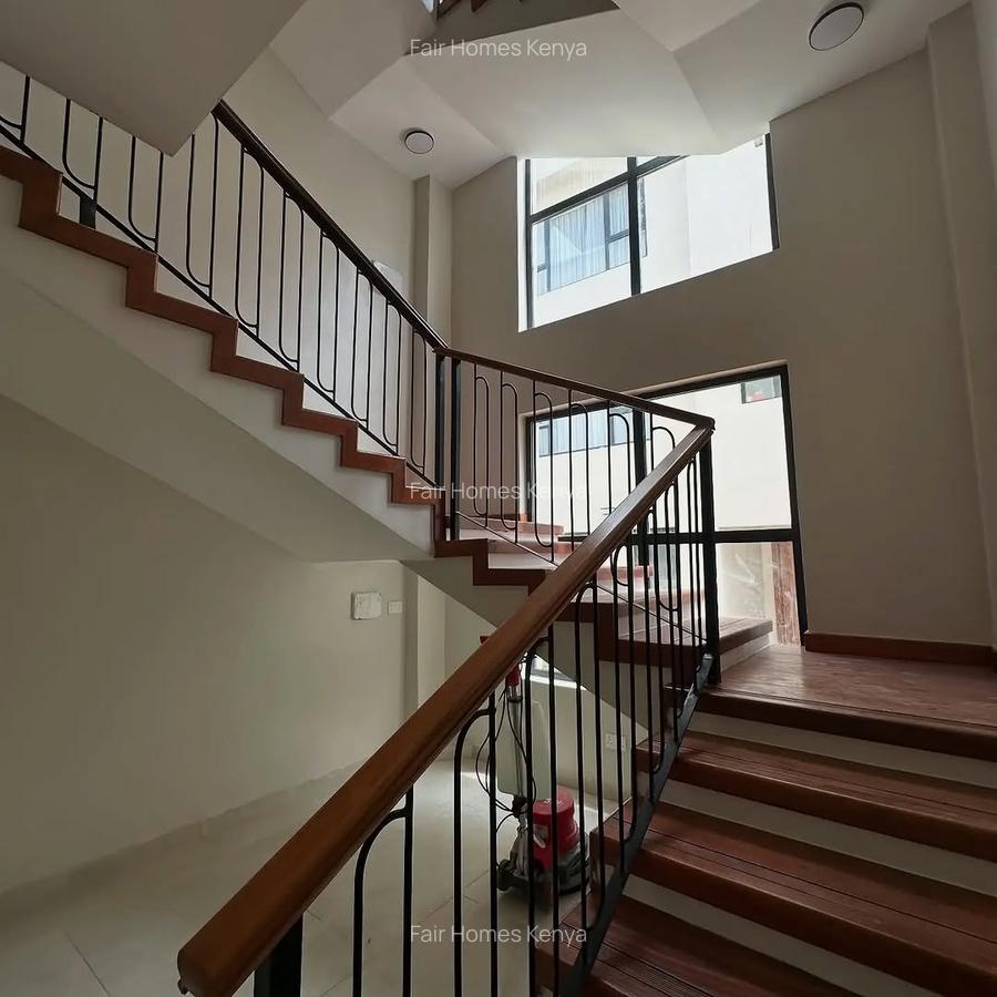 5 Bed Townhouse with En Suite at Manyani East - 11