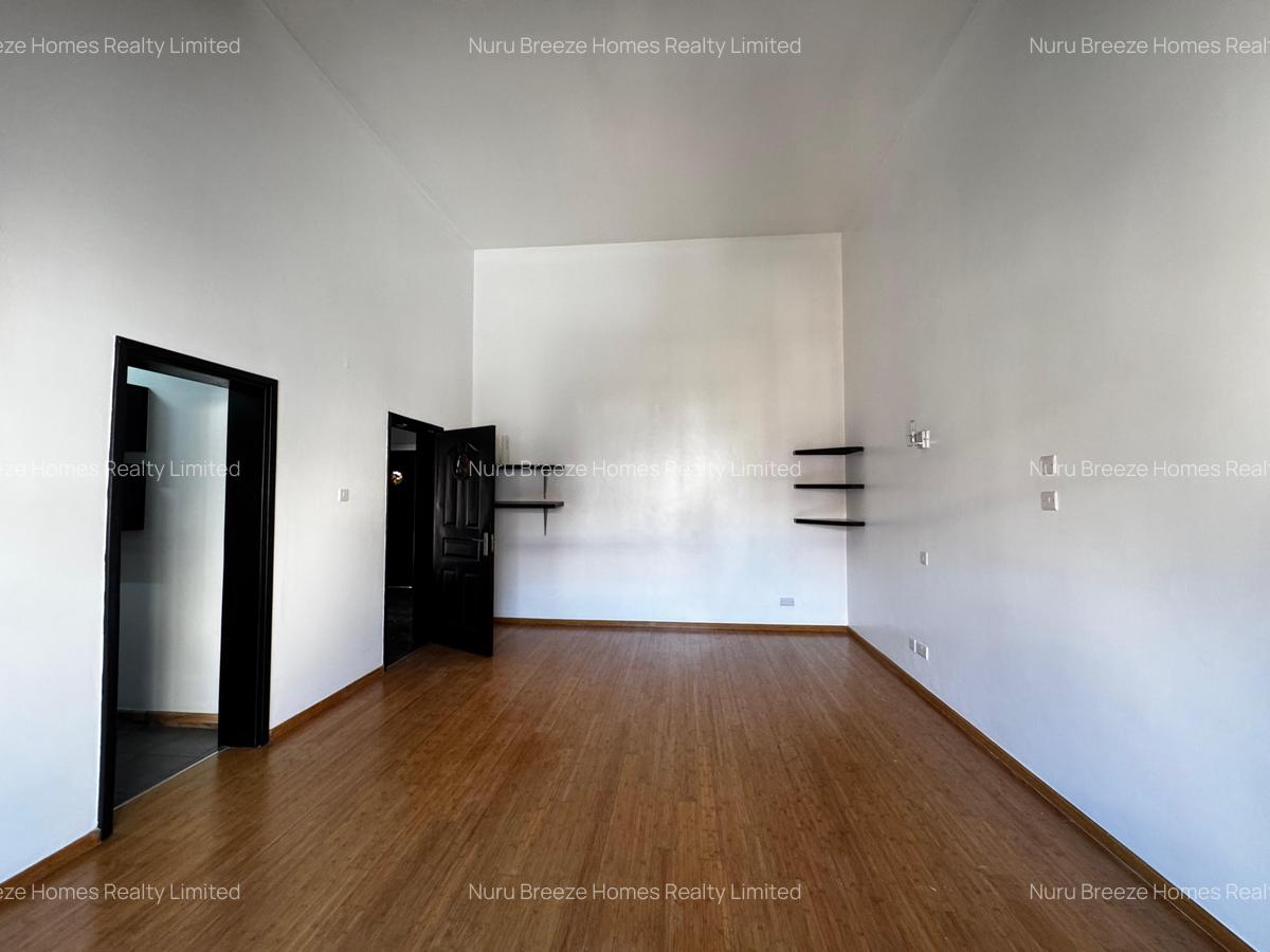 5 Bed Townhouse with En Suite in Lavington - 6