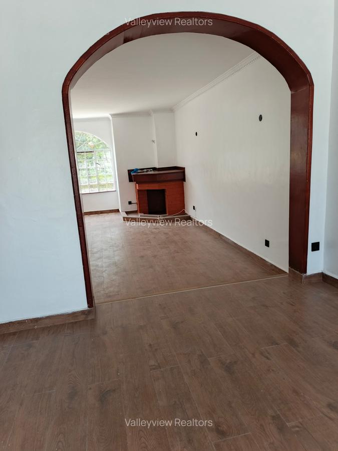 4 Bed Townhouse with En Suite at Lavington - 17