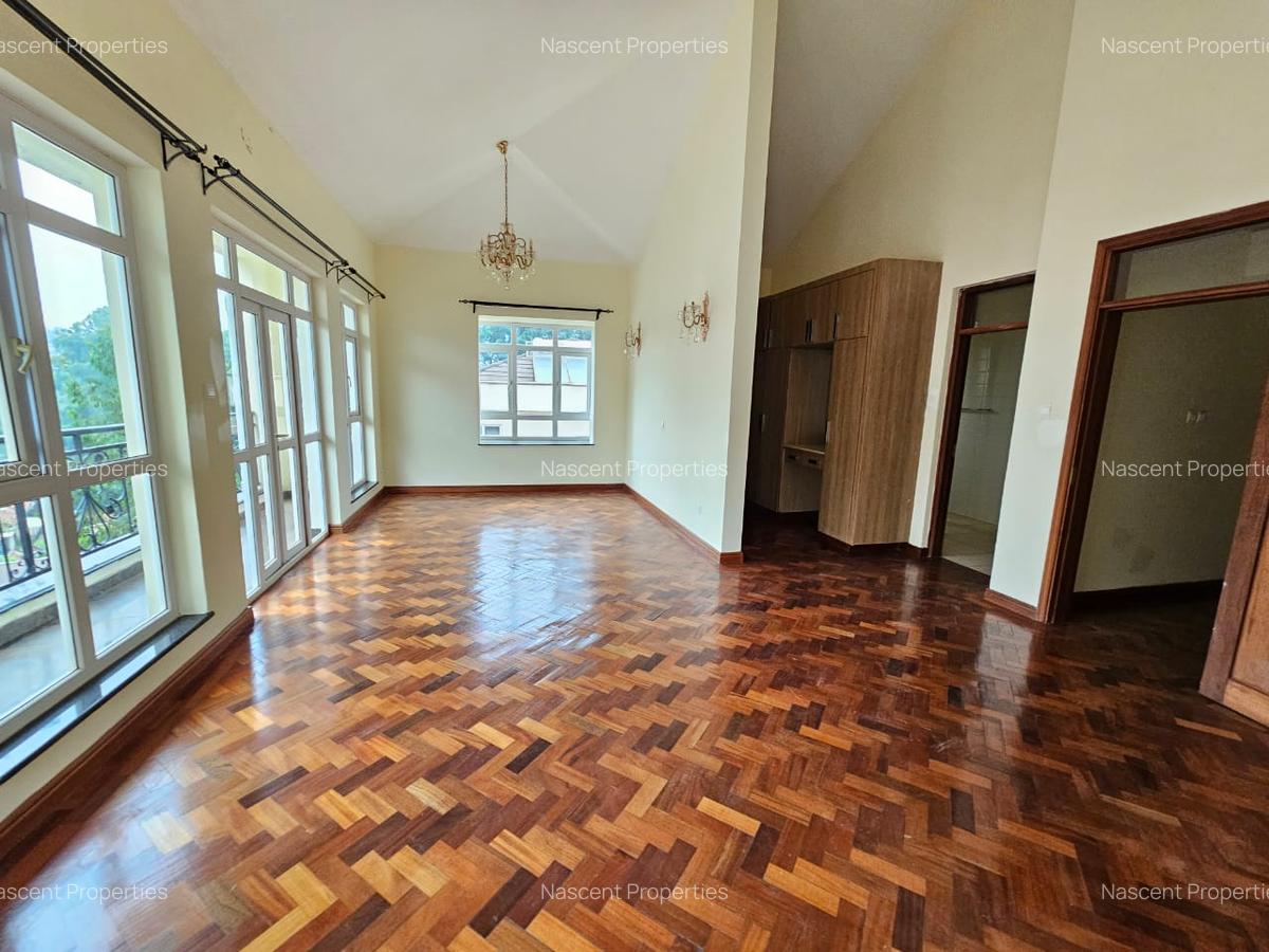 5 Bed House with En Suite in Lavington - 8