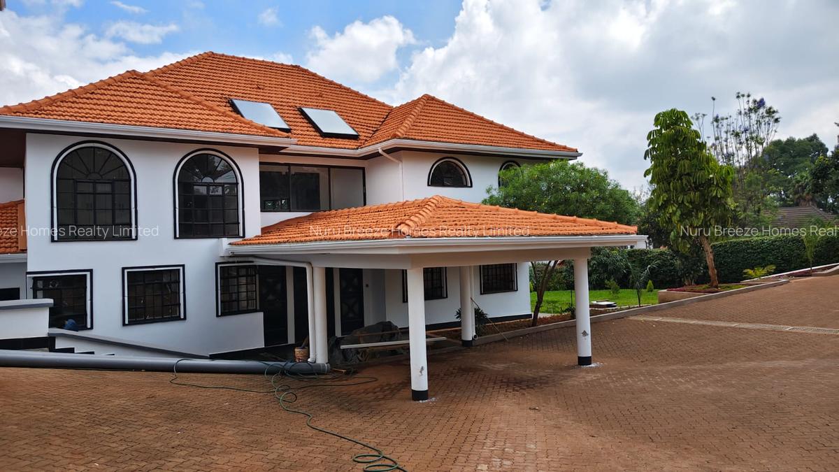 5 Bed House with En Suite in Ridgeways - 9