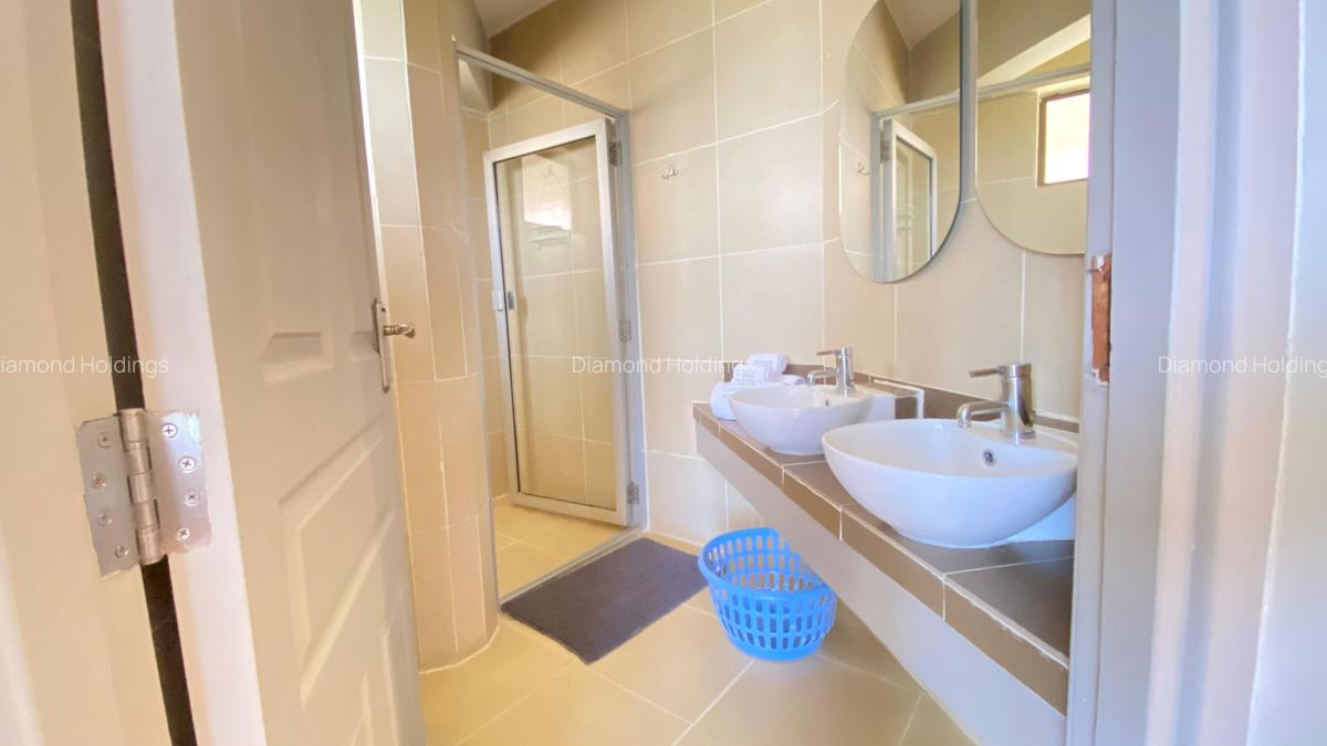 Serviced 2 Bed Apartment with En Suite at Brookside - 9