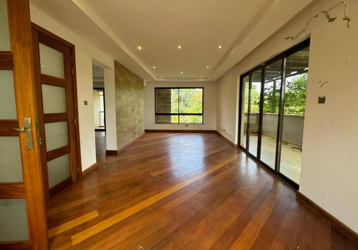 5 Bed Townhouse with En Suite in Lavington - 2