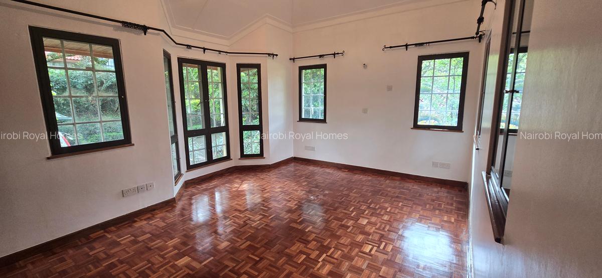 5 Bed House with En Suite at Rosslyn Park - 12