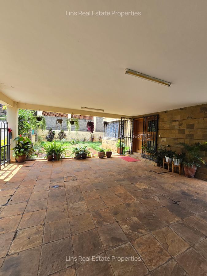 5 Bed Townhouse with En Suite in Lavington - 3