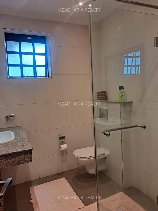 4 Bed Villa with En Suite in Spring Valley - 17