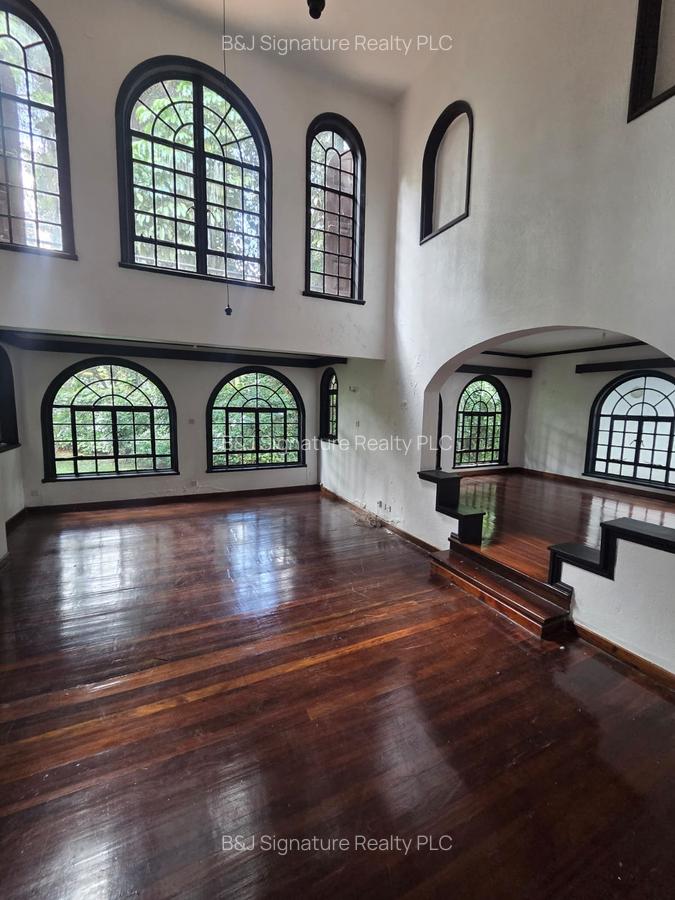 4 Bed Villa with En Suite in Riverside - 1