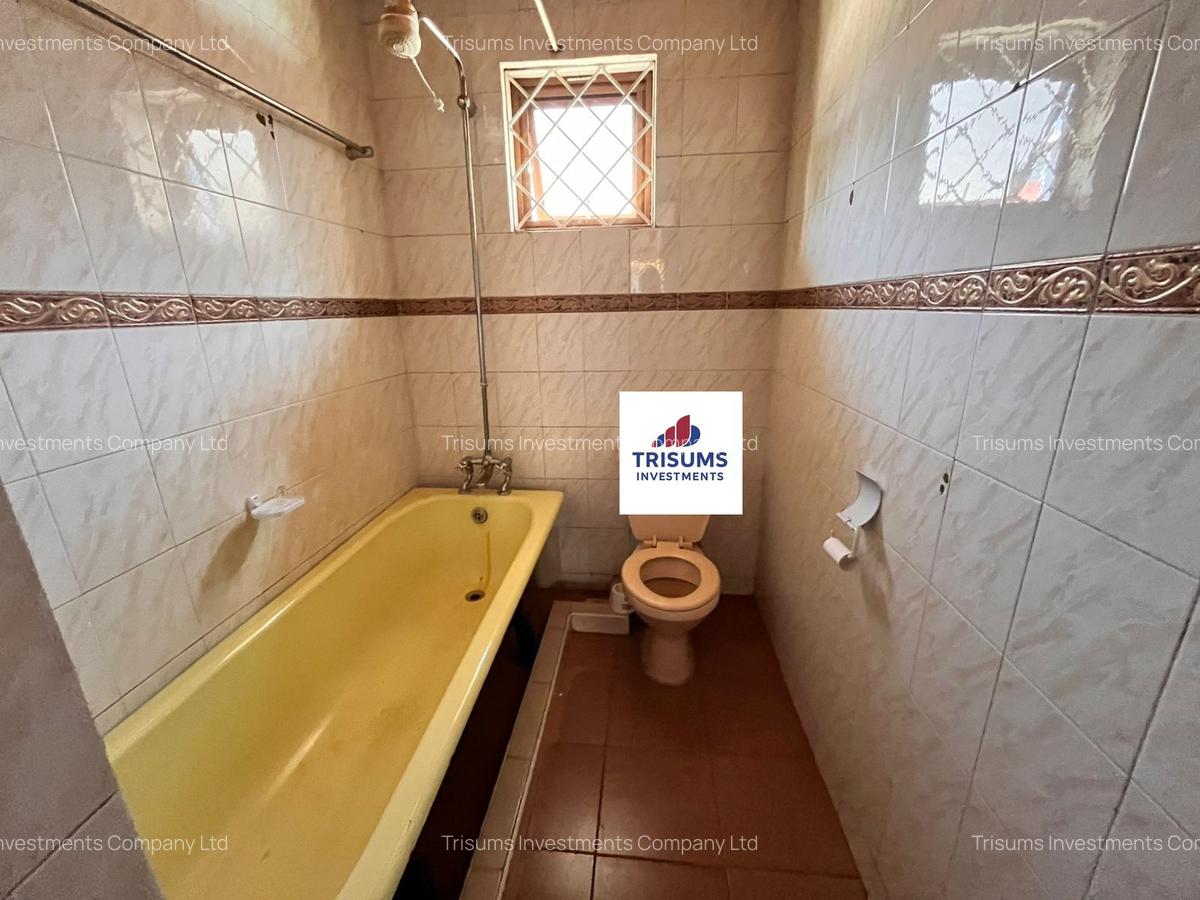 4 Bed House with En Suite in Lavington - 10