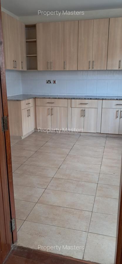 5 Bed Villa with En Suite at Convernt Drive - 14