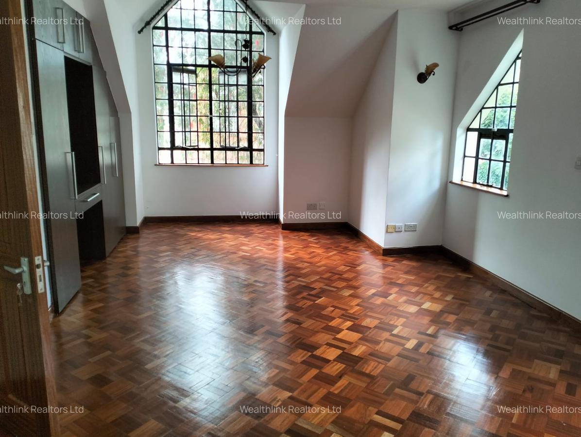 4 Bed Townhouse with En Suite at Lavington - 12