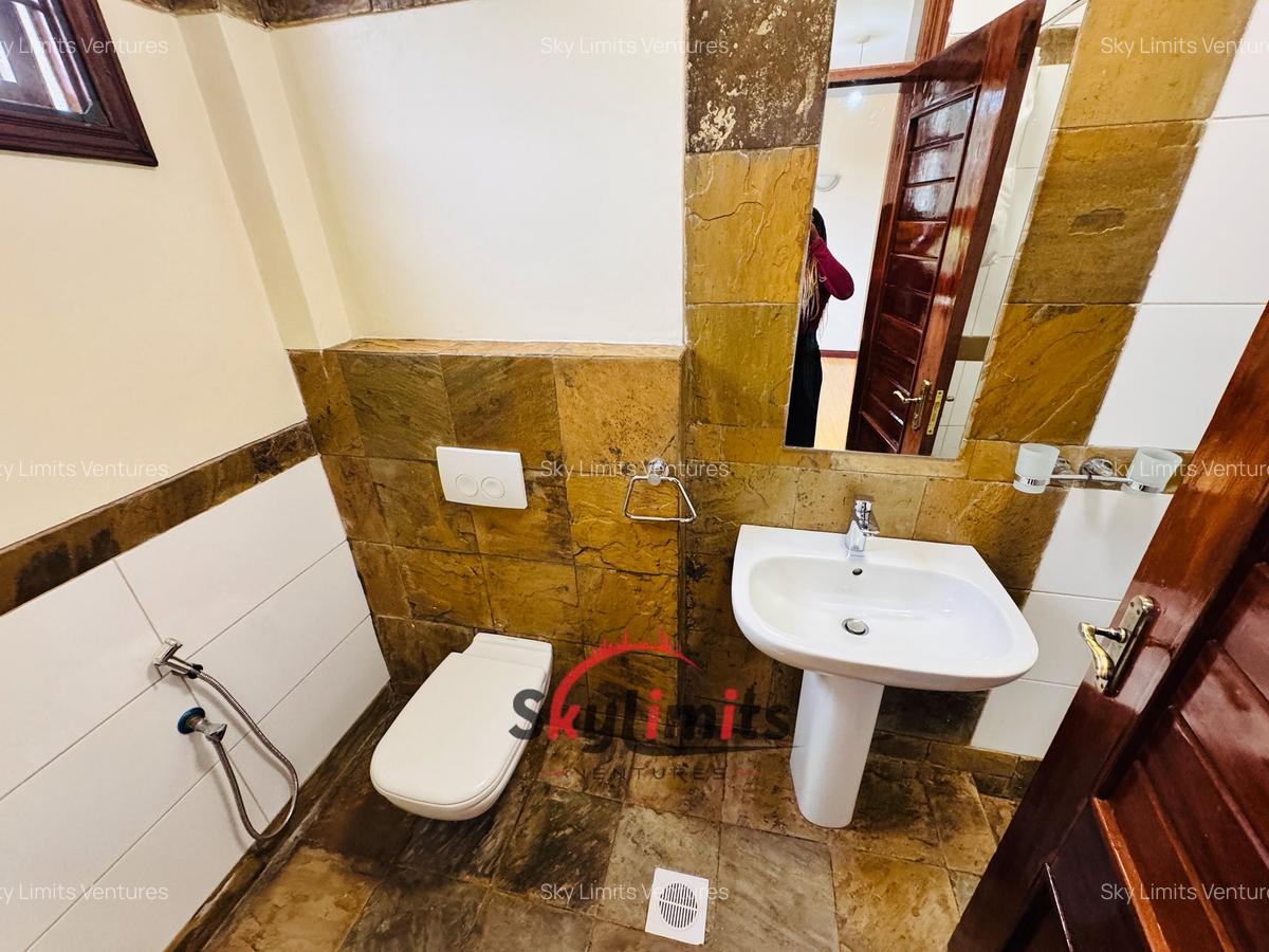 3 Bed Apartment with En Suite at Riverside Drive - 13