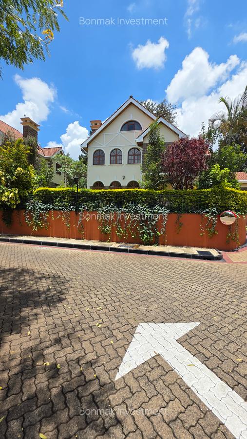 4 Bed Townhouse with En Suite at Lavington Green. - 5