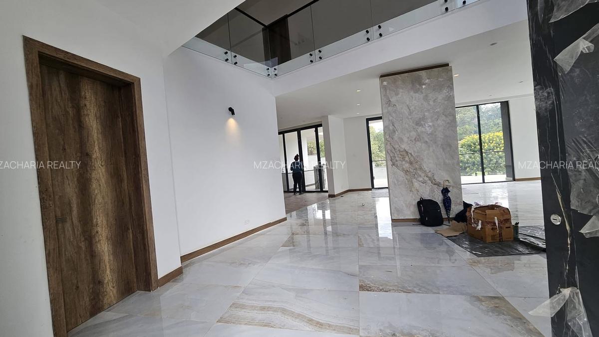 5 Bed Villa with En Suite in Nyari - 8
