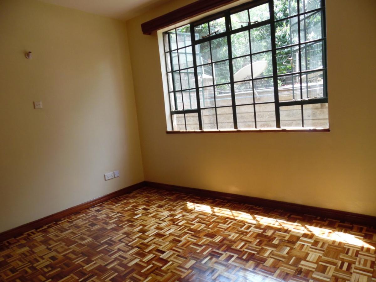 3 Bed Apartment with En Suite at Lavington - 14