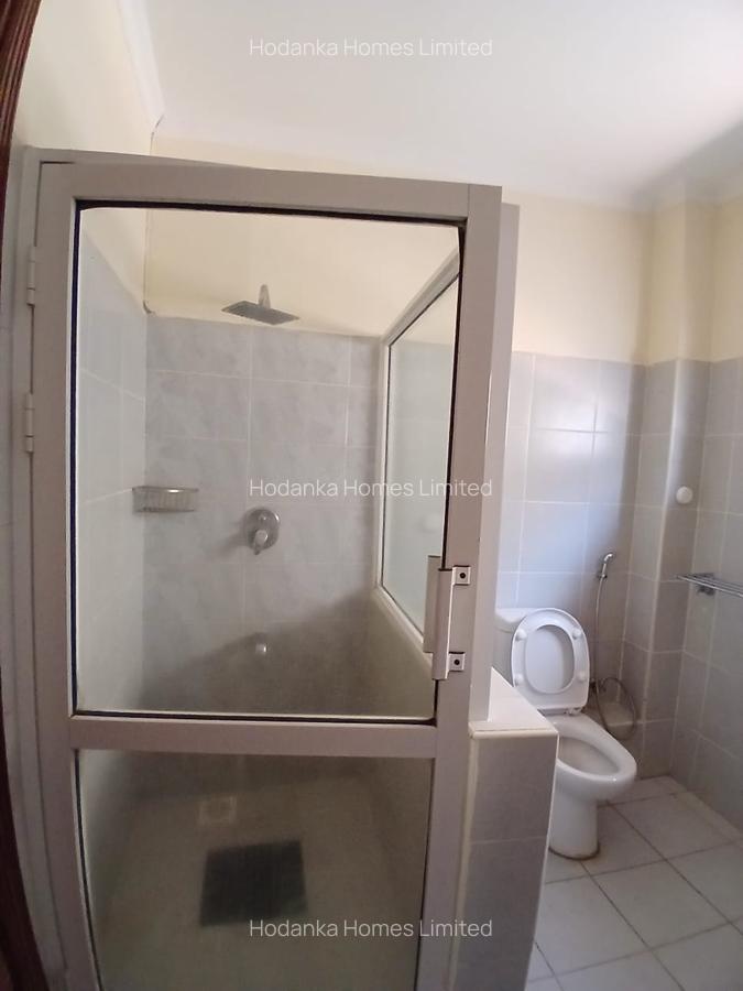 Serviced 3 Bed Apartment with En Suite in Kilimani - 17