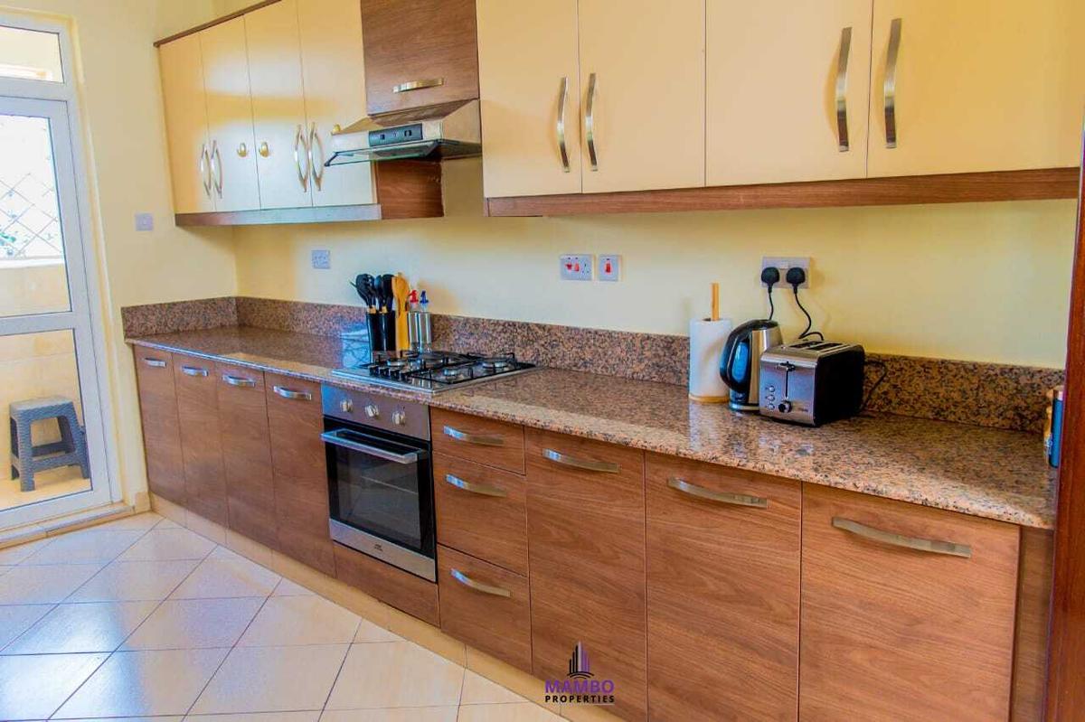 Serviced 2 Bed Apartment with En Suite at Brookside Drive - 17