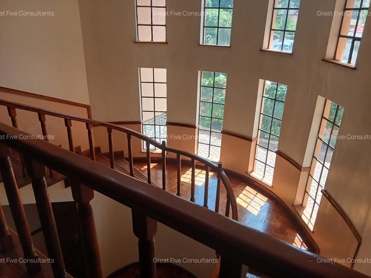 5 Bed Villa with En Suite in Runda - 14