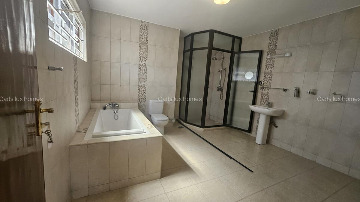 5 Bed Townhouse with En Suite at Runda - 9