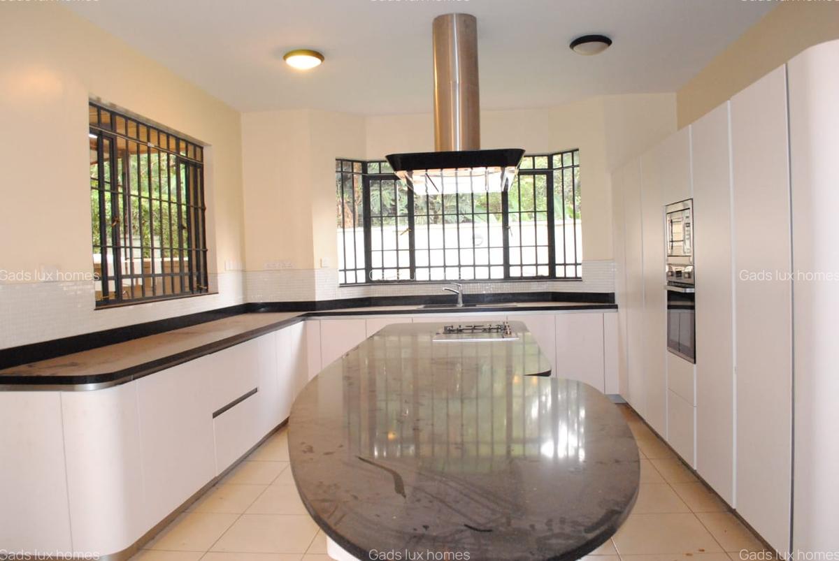 5 Bed Villa with En Suite at Lavington - 5
