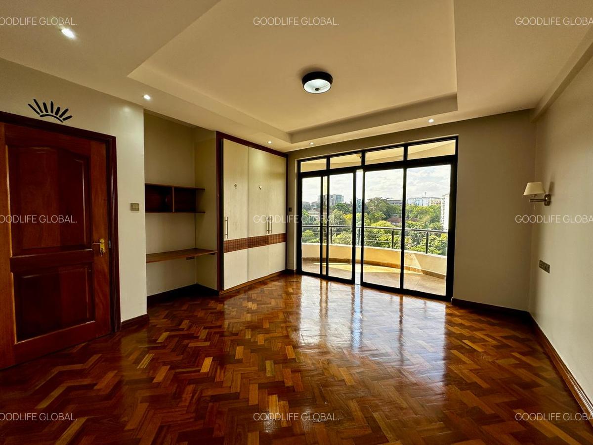 4 Bed Apartment with En Suite at Riverside - 19