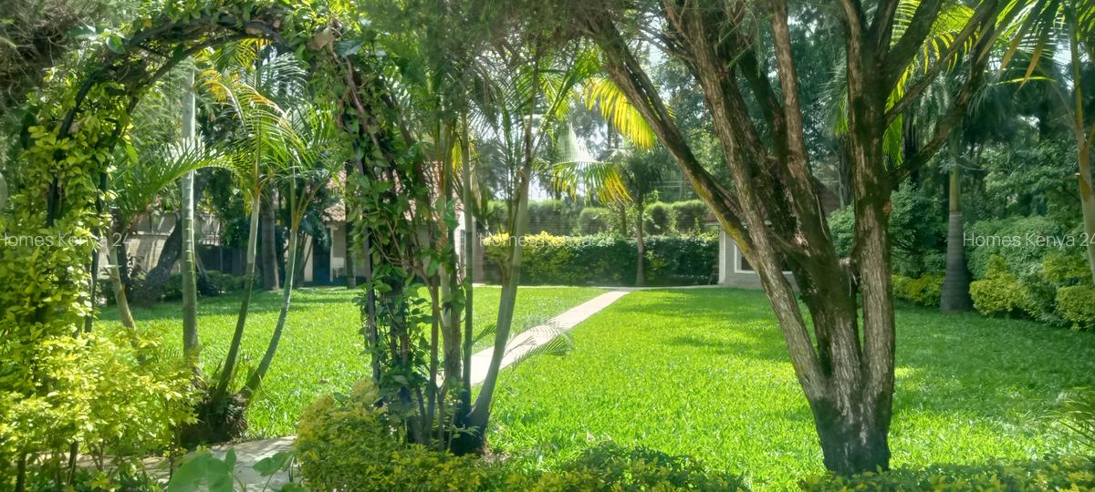 4 Bed House in Ridgeways - 6