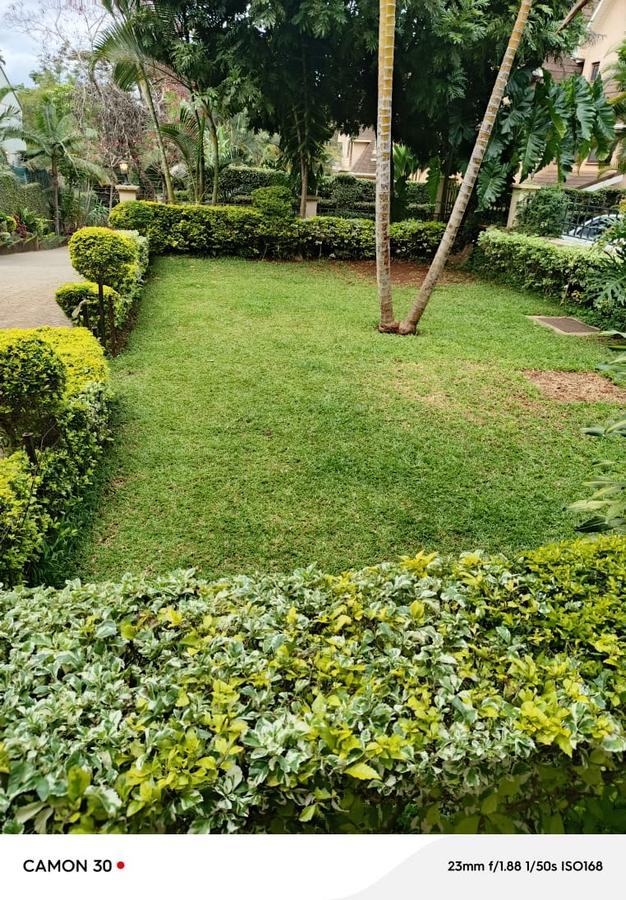 5 Bed Townhouse with En Suite at Lavington - 7