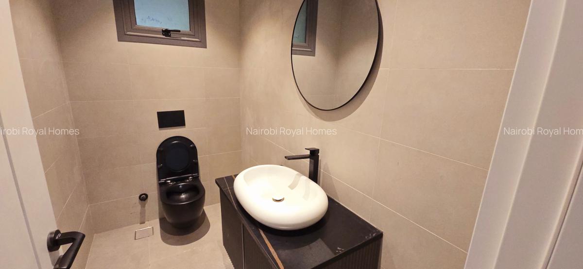 5 Bed House with En Suite at Lavington Green - 18