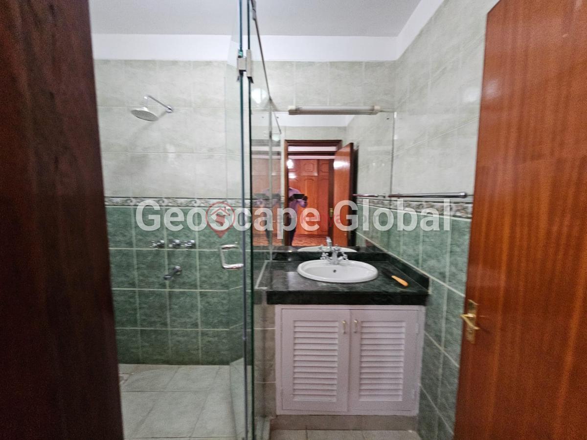 5 Bed House with En Suite in Spring Valley - 10