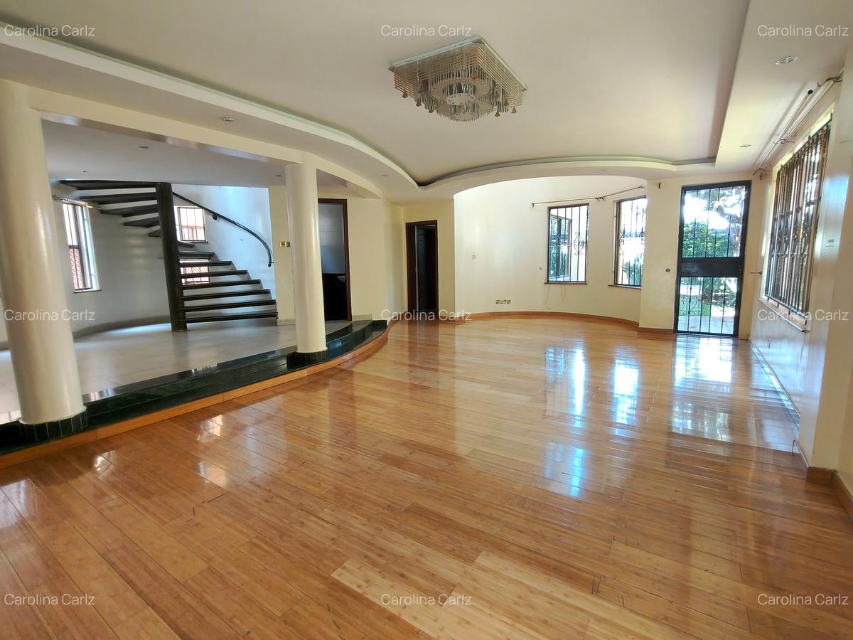 5 Bed Townhouse with En Suite at Brookside Drive - 2