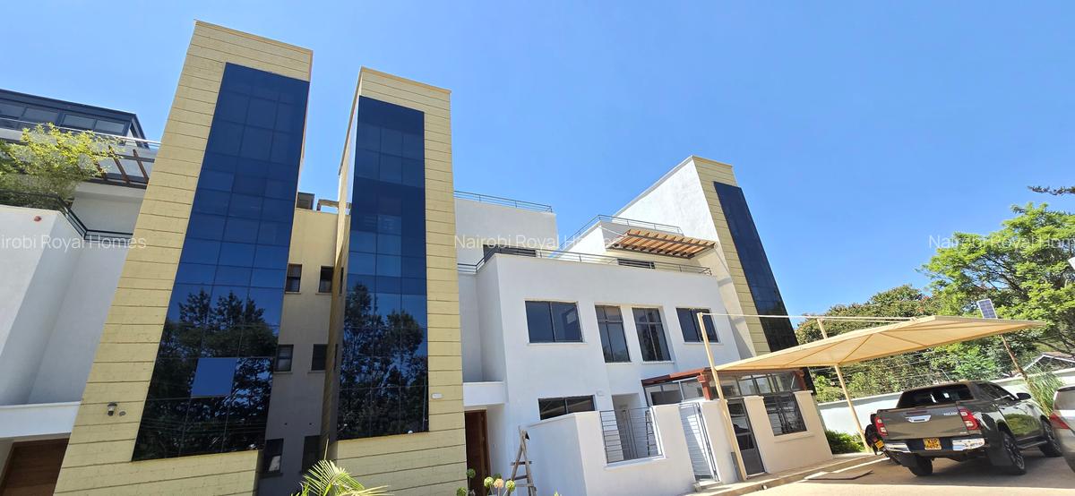 5 Bed Townhouse with En Suite at Lavington Road - 1