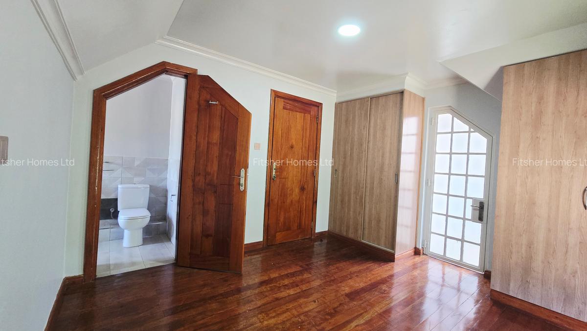 4 Bed House with En Suite in Runda - 11