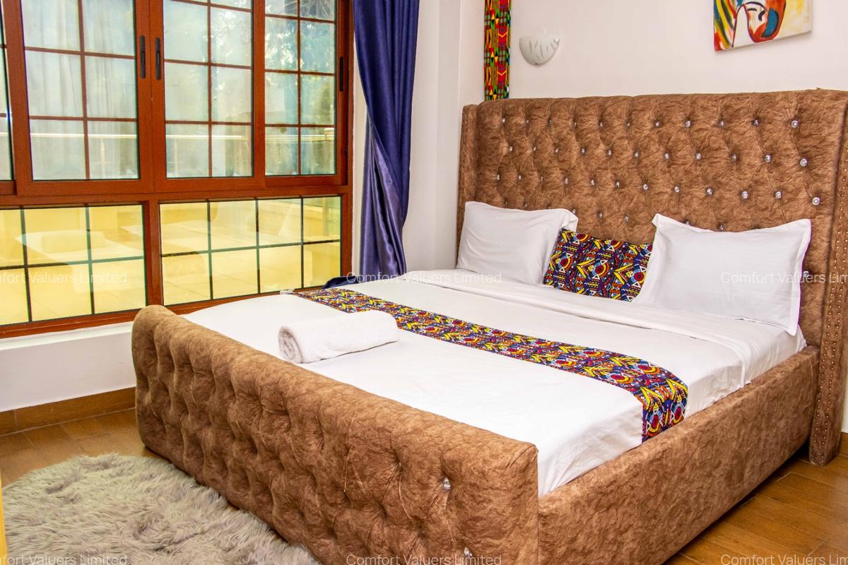 Serviced 4 Bed Apartment with En Suite at Hurlingham - 16