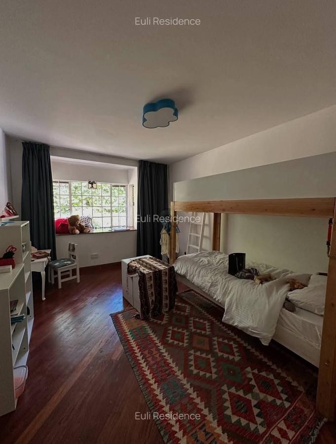 5 Bed Townhouse with En Suite at Rosslyn Rd - 7