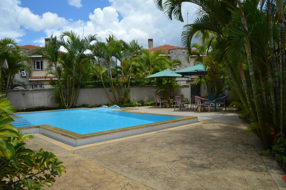 4 Bed Townhouse with En Suite at Palm Spring Gardens - 18