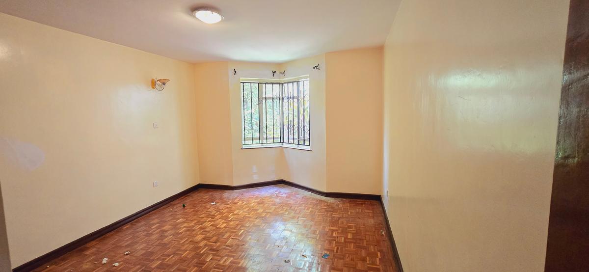 5 Bed Townhouse with En Suite at Lavington - 8