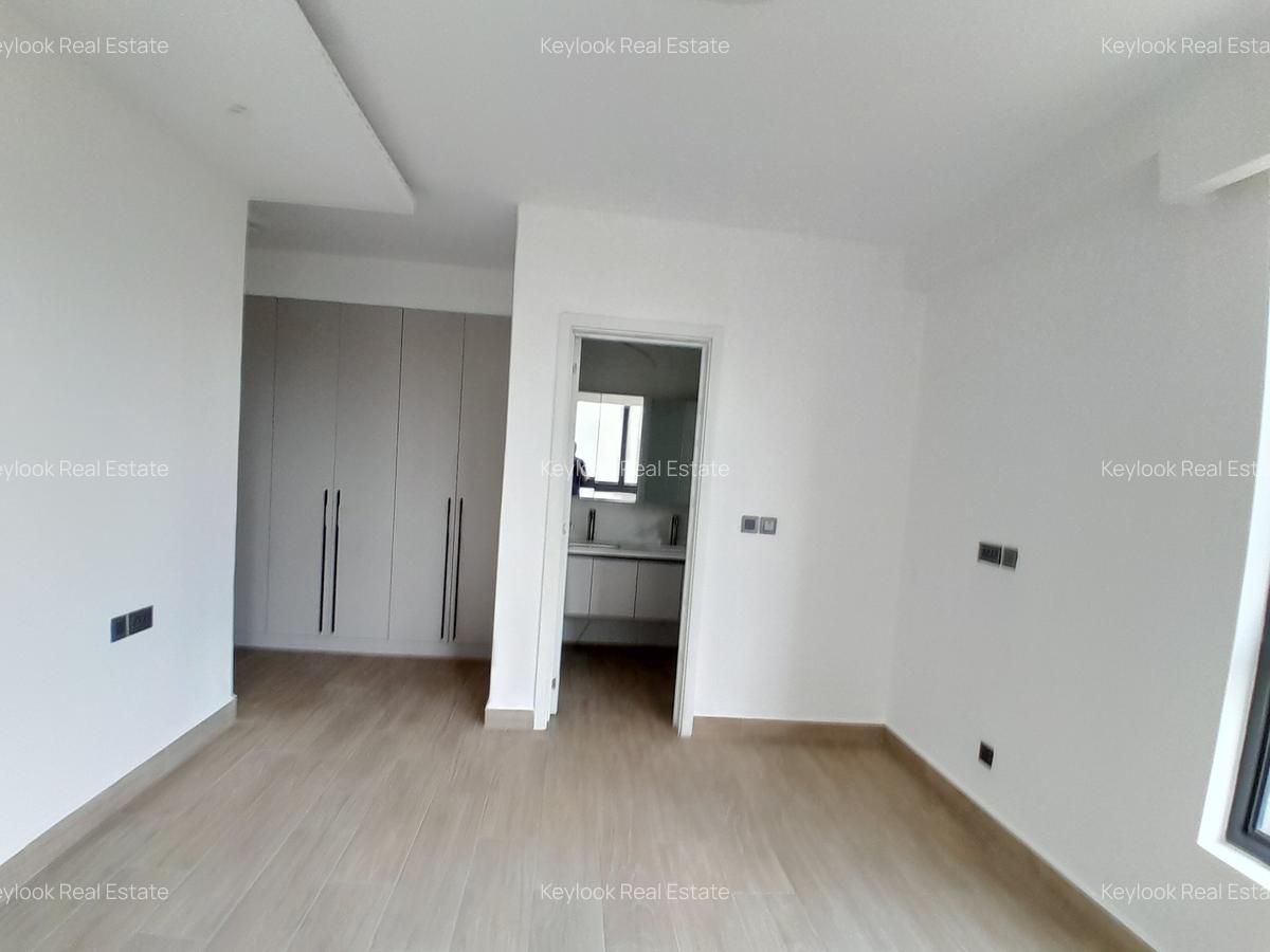 3 Bed Apartment with En Suite at Riverside - 11
