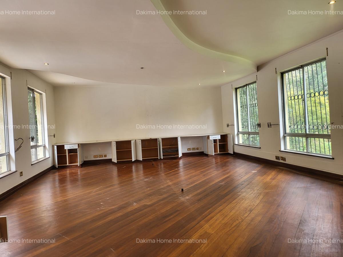 4 Bed House with En Suite in Muthaiga - 17